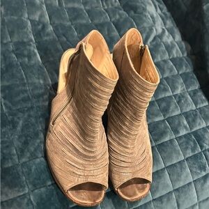 Paul Green Metallic Tan Ankle Booties